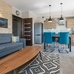 https://apartamenty-zlota-sowa.szklarskaporebahotels.net
